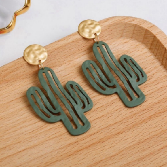Host pick 🎊🎊 New, gorgeous cactus earrings - Picture 3 of 7